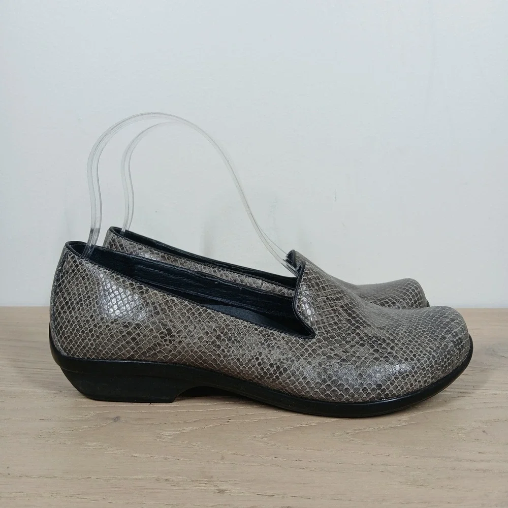 Dansko Loafers Womens 36 Grey Leather Snakeskin Embossed Low Wedge Slip On Shoes